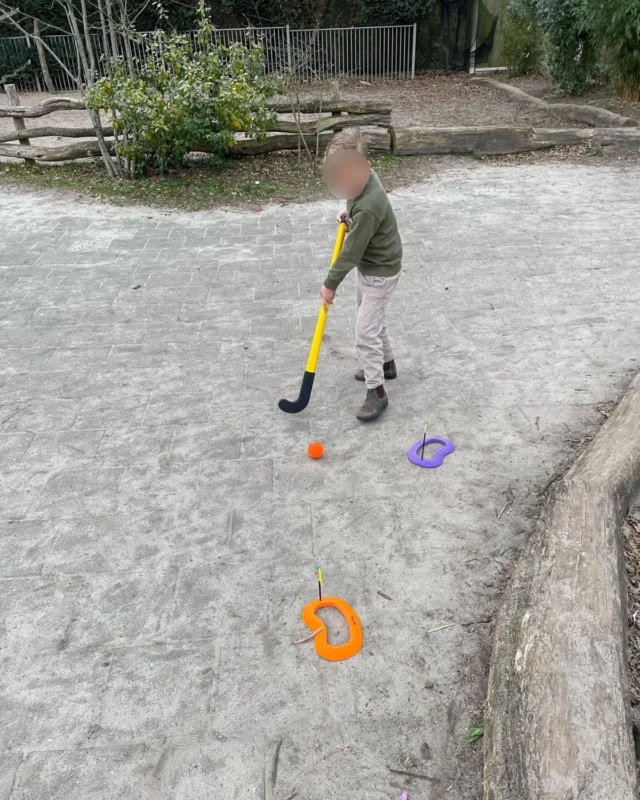 𝘉𝘌𝘞𝘌𝘎𝘌𝘕. 𝘖𝘕𝘛𝘋𝘌𝘒𝘒𝘌𝘕. 𝘗𝘓𝘌𝘡𝘐𝘌𝘙. 

Tijdens de SportBSO kunnen de kinderen zelf kiezen of zij mee willen doen met sport&bewegen. Deze week stond minigolf klaar om gebruikt te worden ⛳ 

#SportBSO #MiniGolf #BewegenOntdekkenPlezier #FotoVanDeWeek
