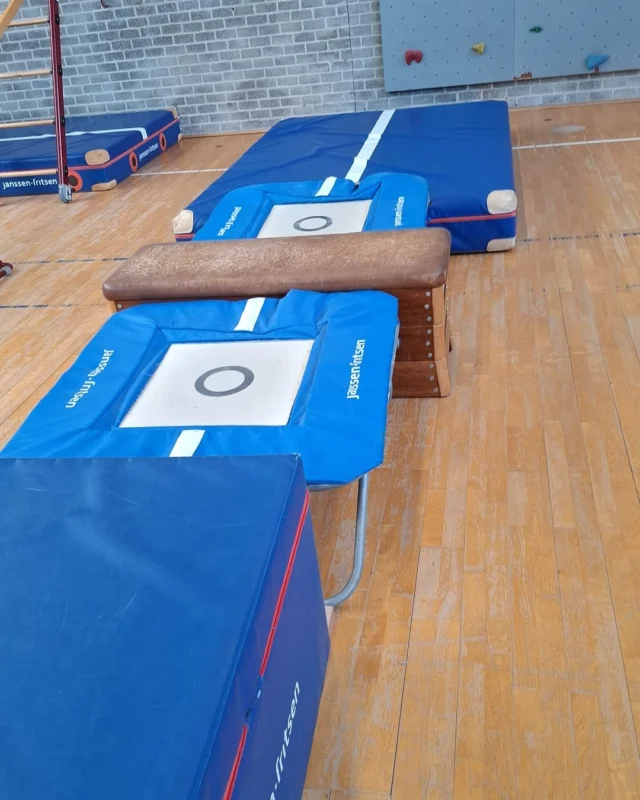 𝔹𝕖𝕨𝕖𝕘𝕖𝕟. 𝕆𝕟𝕥𝕕𝕖𝕜𝕜𝕖𝕟. ℙ𝕝𝕖𝕚𝕫𝕖𝕣. 

Dubbele trampoline voor de kleuters! Even wennen, maar ze vonden het leuk 💪

#Gymles #FotoVanDeWeek #Trampoline #Bewegen #SamenBewegen #BewegenOntdekkenPlezier